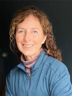 Kara Foster Headshot