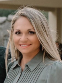 Amanda Torres headshot